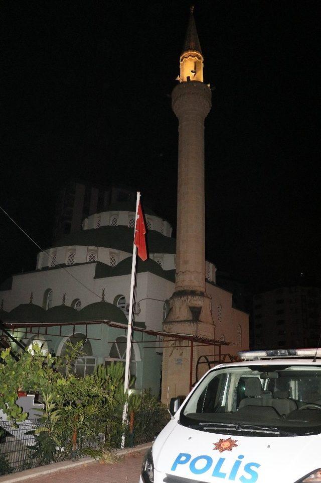 Cami’ye hırsızlığa giren 2 kişi yakalanınca “uyumaya girdik” dedi