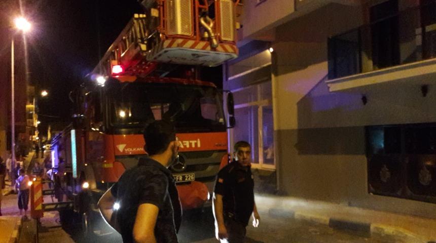 Patlayan klima evde yangın &ccedil;ıkardı: 3 yaralı