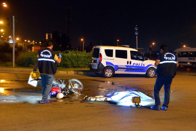 Hafif ticari araç ile çarpışan motosikletin sürücüsü öldü