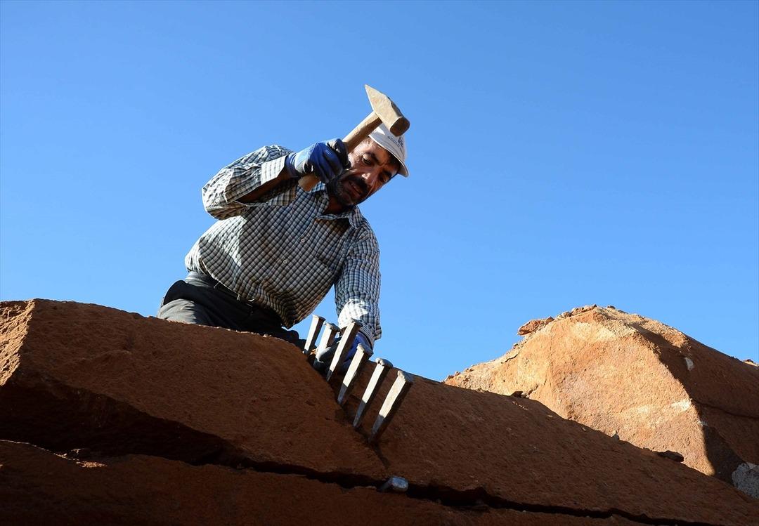 Ekmeklerini 'taştan' &ccedil;ıkarıyorlar
