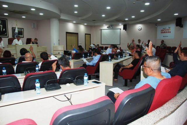 Akay, eleştirilere cevap vermedi 1