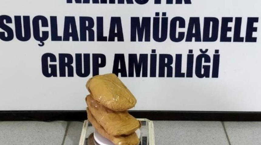 Gecenin karanlığında bah&ccedil;ede uyuşturucu madde aradılar