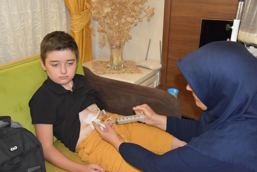 Bebekken i&ccedil;tiği temizlik maddesi hayatını kararttı! 9 yılda 300 ameliyat oldu