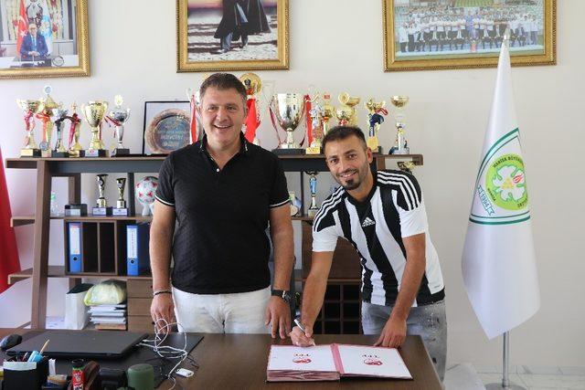 Manisa BBSK tecrübeli futbolcuyu renklerine bağladı