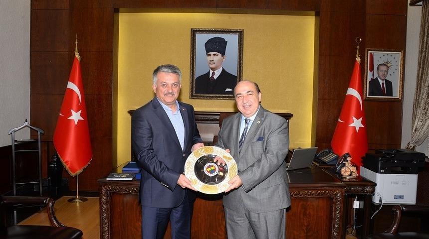 Rekt&ouml;r B&uuml;y&uuml;kuslu, Vali Yazıcı&rsquo;yı ziyaret etti