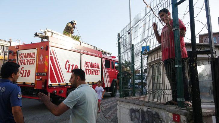 Oyun oynamak için girdiği okulun bahçesinde mahsur kaldı! G5
