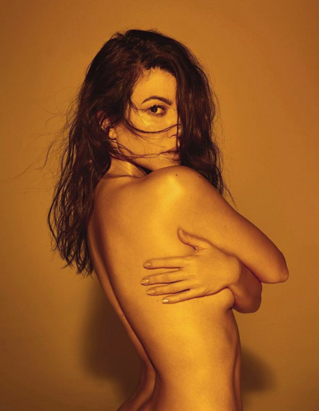 Kourtney Kardashian kusursuz fiziğini sergiledi