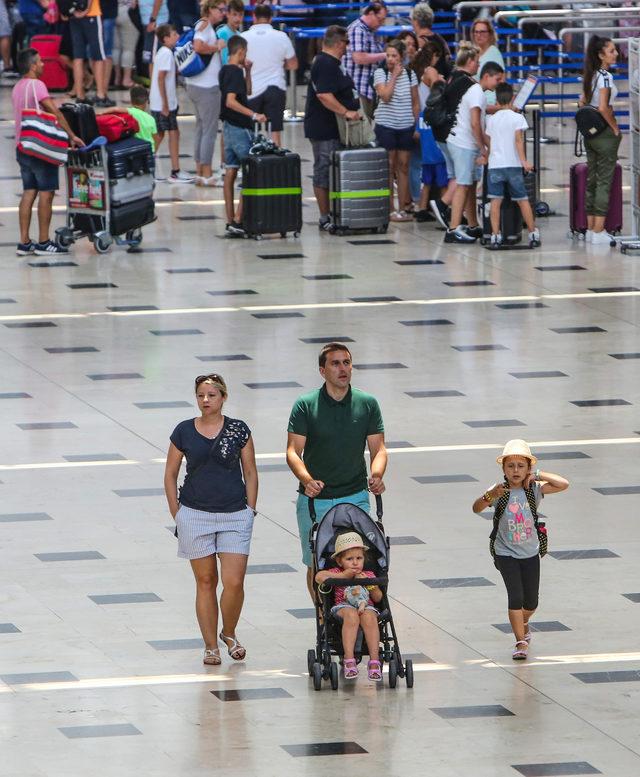 Antalya'ya ilk 6 ayda, 8 ülkeden sadece 1'er turist geldi