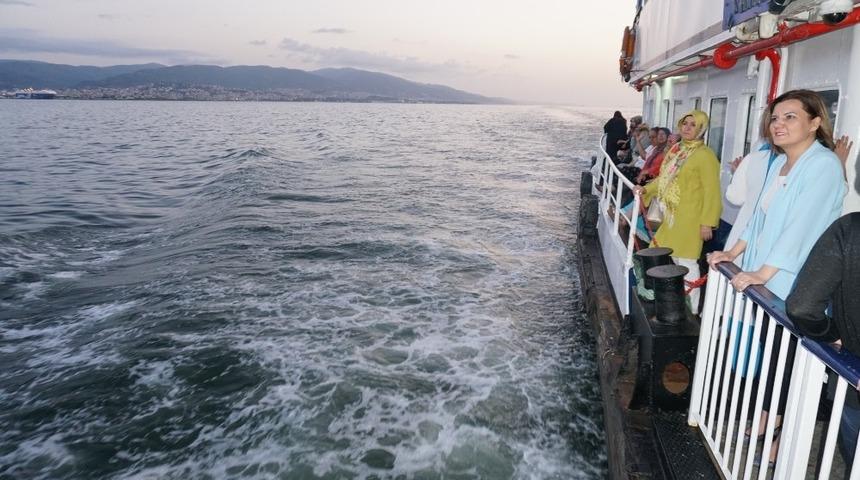 Başkan H&uuml;rriyet, emeklileri mehtap turuna &ccedil;ıkardı