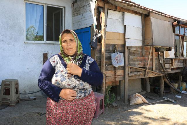 Ecrin'in anne ve üvey babası mahalleyi terk etti