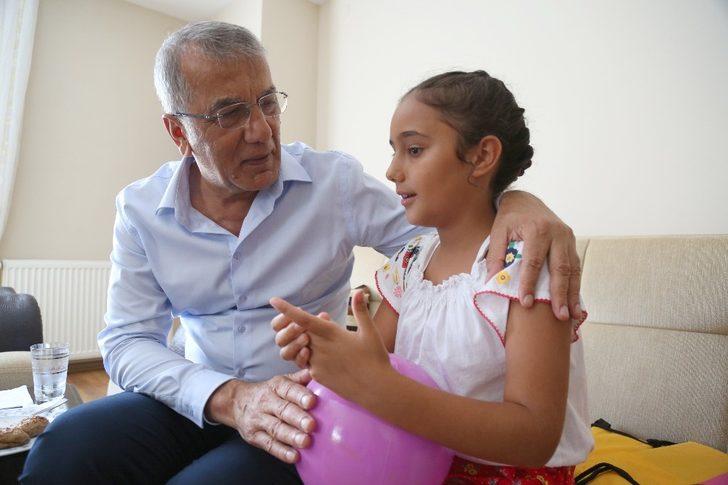 Başkan Tarhan, minik Nazlı’yı kırmadı, evine misafir oldu G2