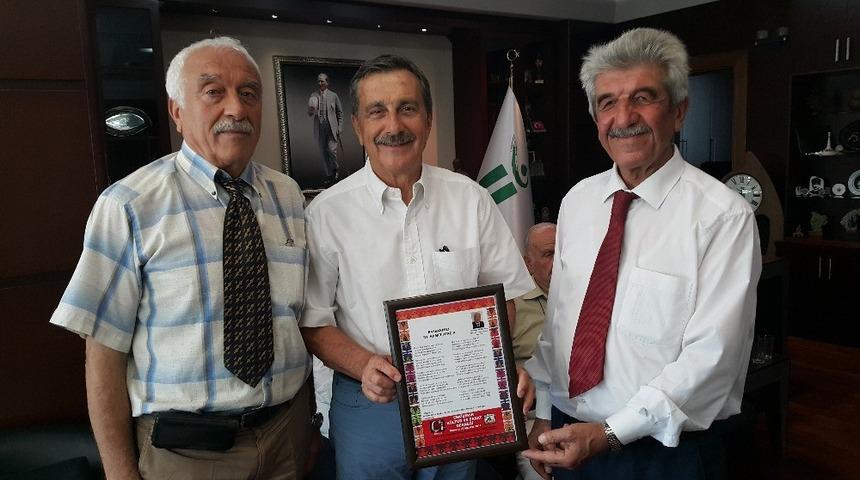 ESKÜDER’li şairler Başkan Ataç için şiir yazdılar ve takdim ettiler