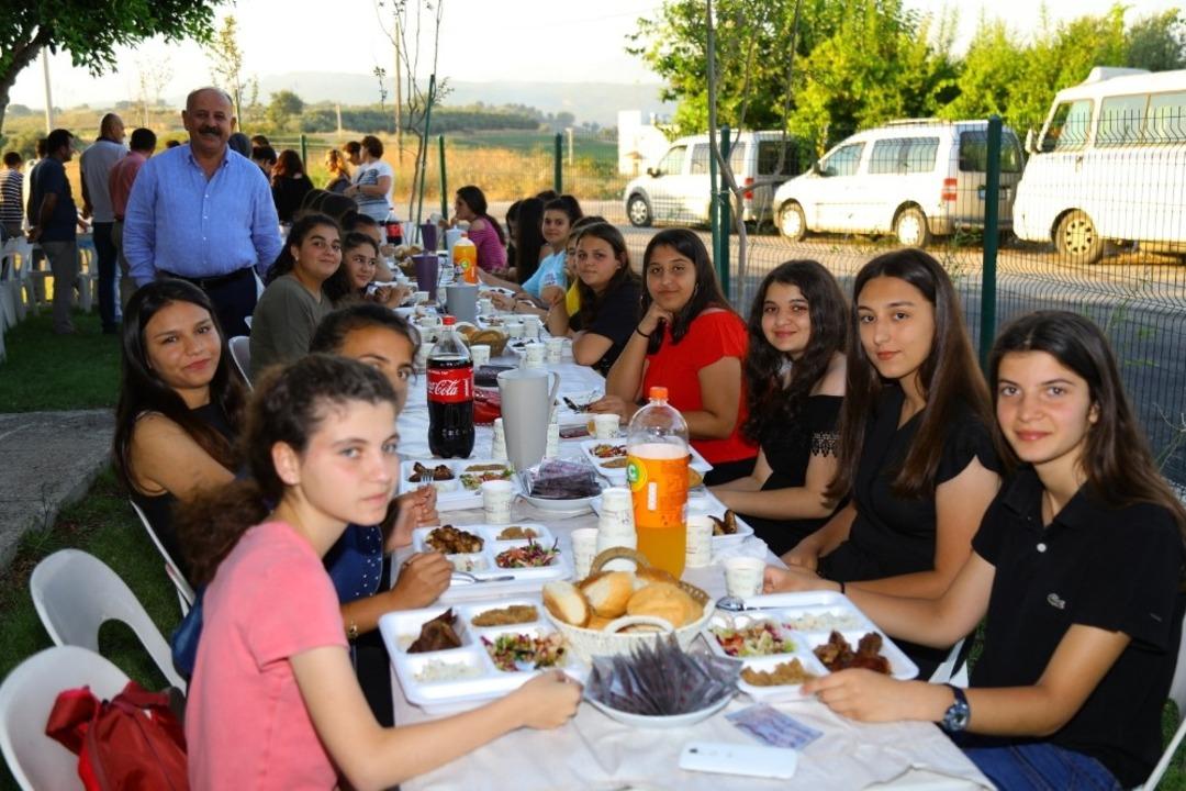 Belediye Gen&ccedil;lik Kampında veda h&uuml;zn&uuml;