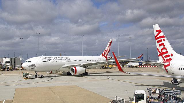 Uçakta panik anları! Yangın çıktı, acil iniş yaptı