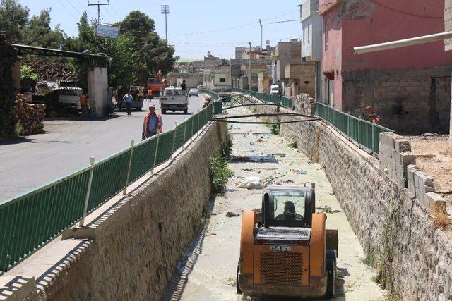 Derelerde temizlik çalışmaları sürüyor