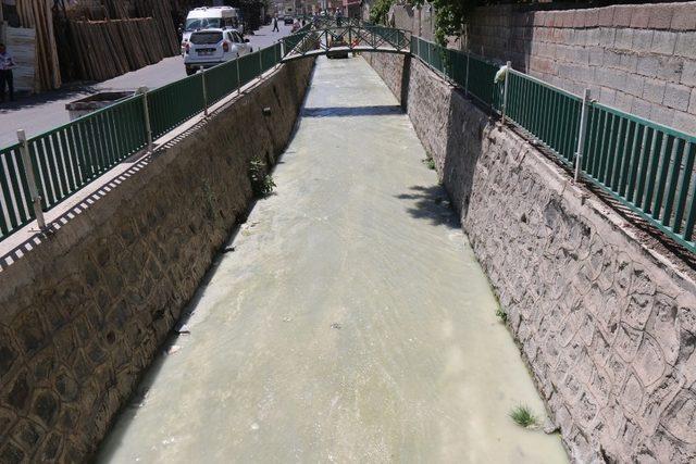 Derelerde temizlik çalışmaları sürüyor