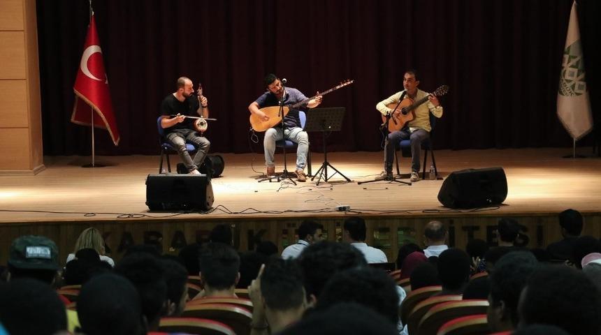 Uluslararası &ouml;ğrenciler t&uuml;rk&uuml;lerle keyifli dakikalar yaşadı