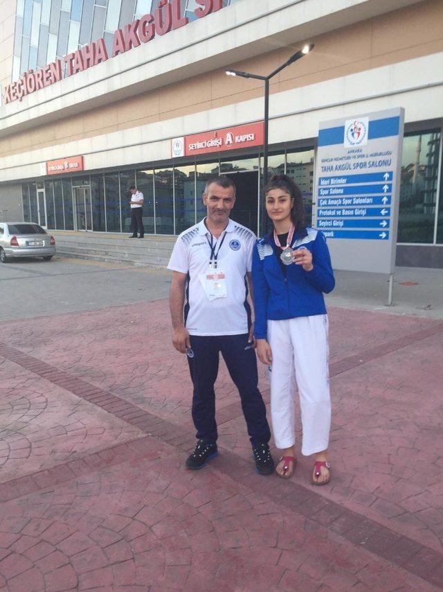Kağıtsporlu taekwondocu, Türkiye 2.’si oldu