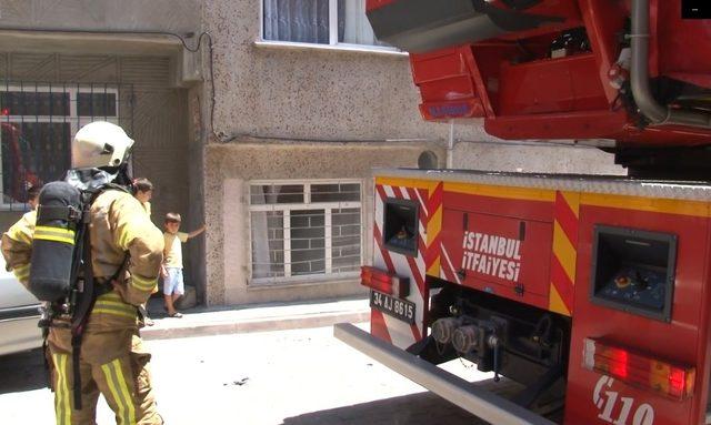 Halının &uuml;zerine atılan izmarit yangın &ccedil;ıkardı 1