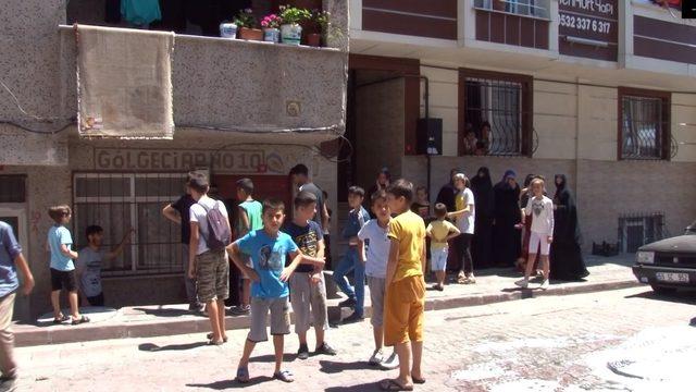 Halının üzerine atılan izmarit yangın çıkardı