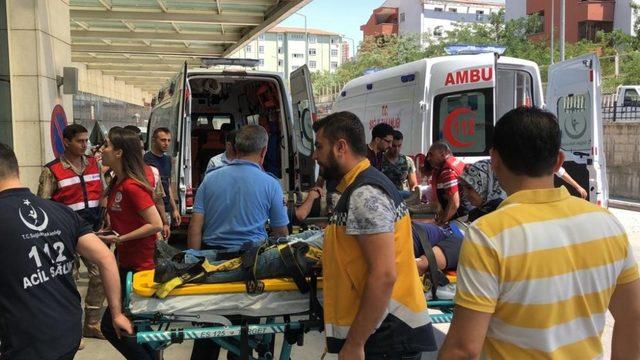 Siirt’te askeri zırhlı aracın geçişi sırasında patlama: 2 asker yaralı