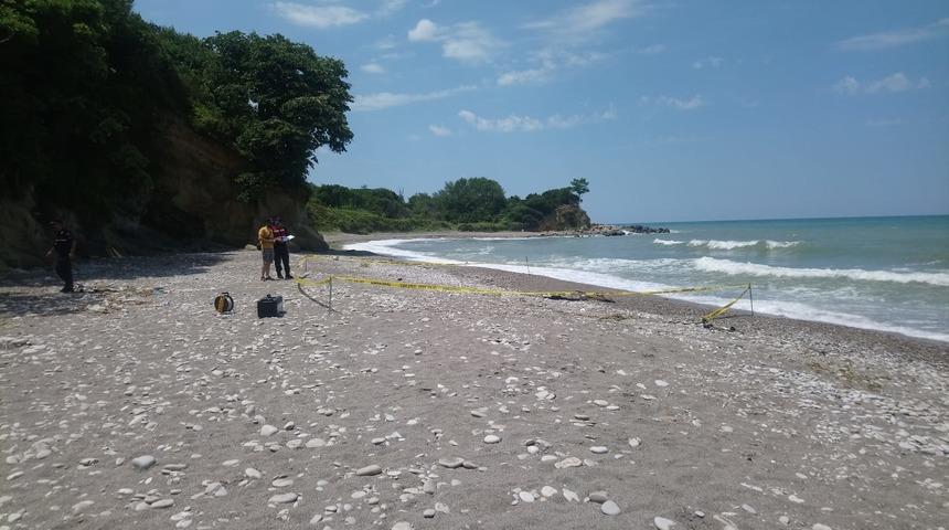 Düzce'de deniz mayını tetikleyicisi sahile vurdu