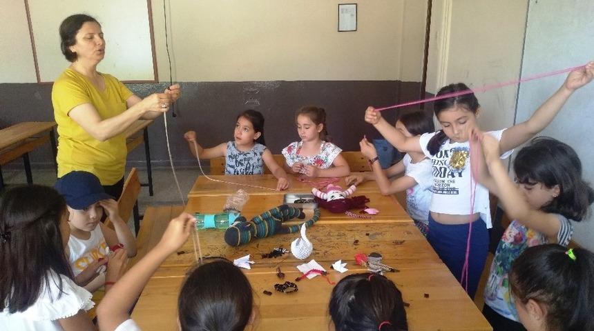 Kız &ouml;ğrenciler yaz tatilinde el becerilerini geliştirecek