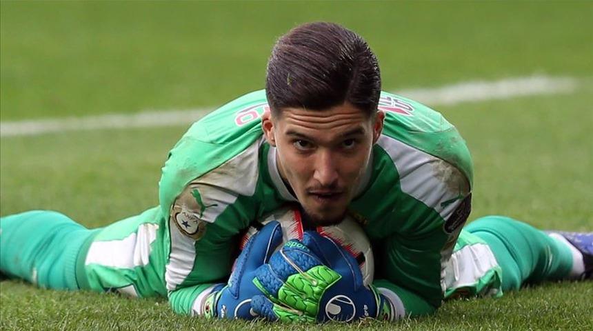 MKE Ankaragücü'nün genç kalecisi Altay, Fenerbahçe'ye yakın