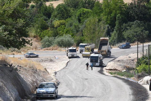 Asfalt çalışmaları devam ediyor