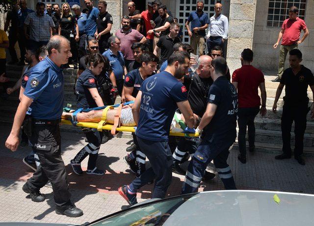 Adana Adliyesi önünde bıçaklı kavga: 3 yaralı