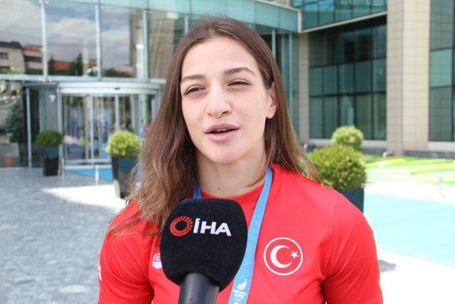 (Özel Haber) Buse Naz Çakıroğlu: “2020 Tokyo Olimpiyatları’na giden ilk kadın boksör olmak istiyorum”