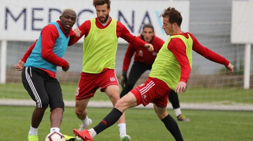 Sivasspor, yarın topbaşı yapacak