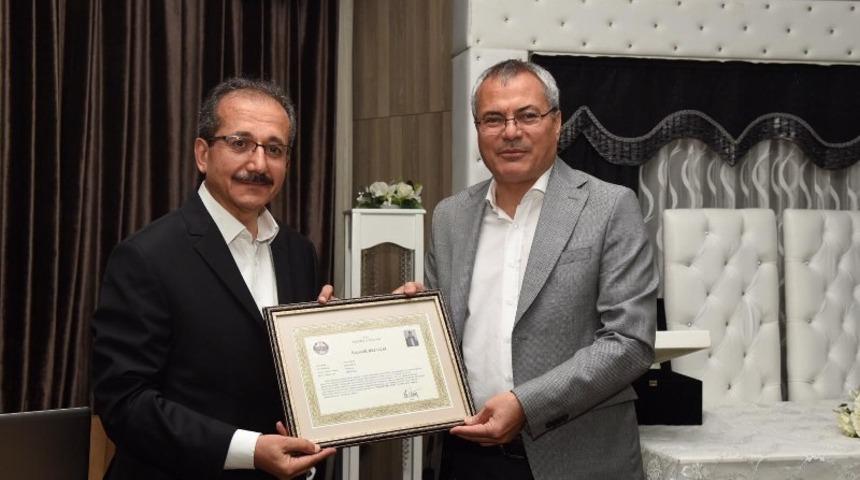 M&uuml;ft&uuml; Cihan Manisa&rsquo;ya veda etti