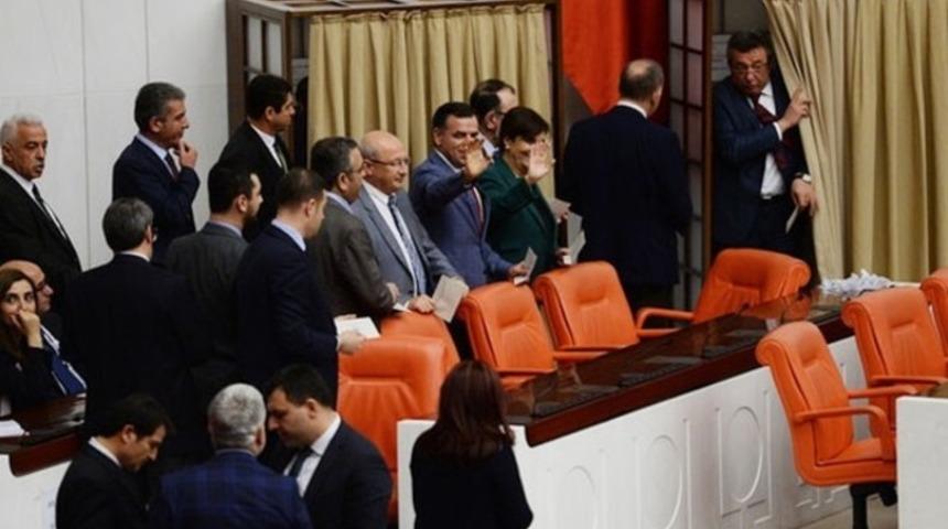 CHP Milletvekillerinden 15. madde oylamasını yavaşlatma politikası