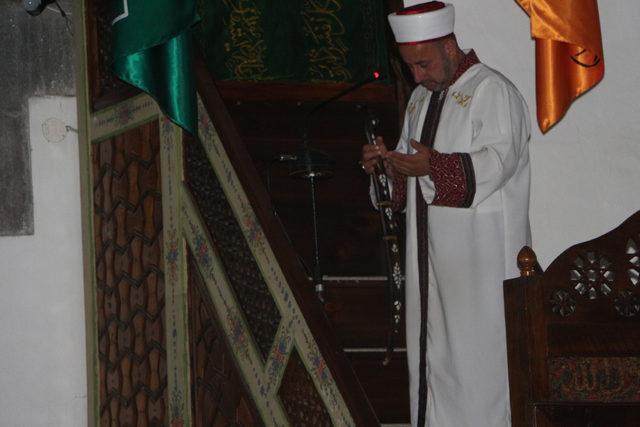 Niksar'daki tarihi camide 'kılıçlı hutbe' geleneği yaşatılıyor