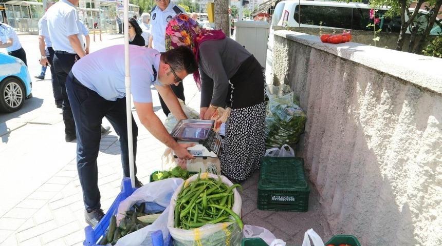 Odunpazarı zabıtası seyyar satıcılara g&ouml;z a&ccedil;tırmıyor