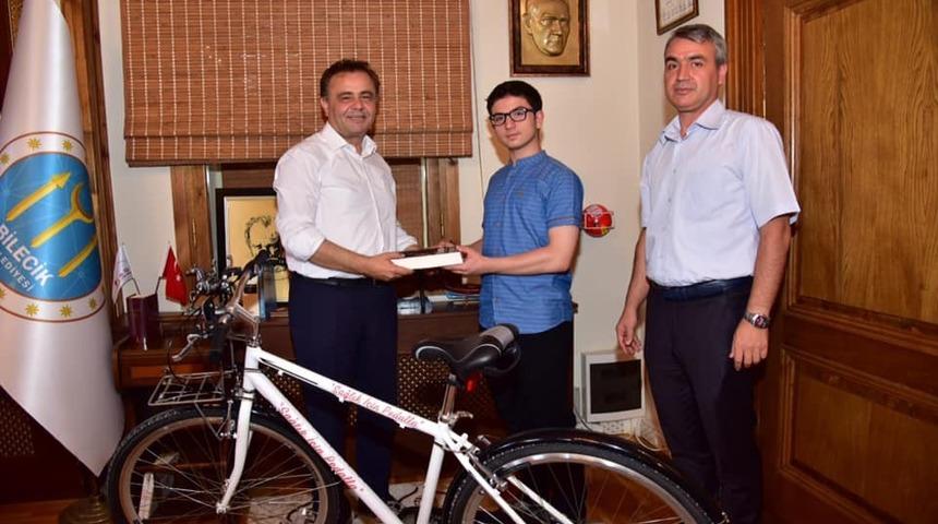 Başkan Şahin Bilecikli T&uuml;rkiye 1&rsquo;incisini tebrik etti