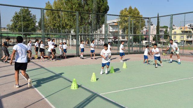 Geleceğin tenisçileri Toroslar’da yetişiyor