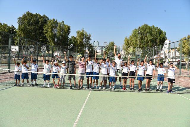 Geleceğin tenisçileri Toroslar’da yetişiyor