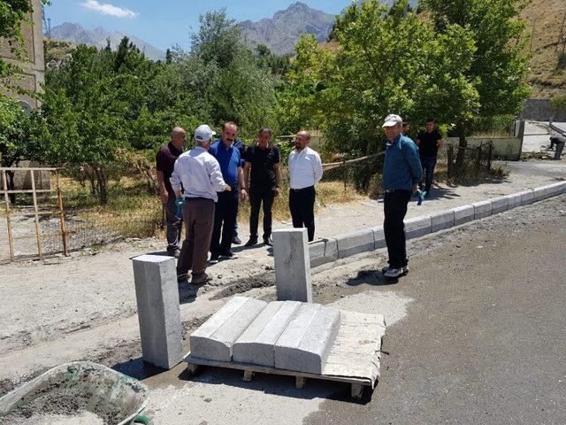 Hakkari’de kaldırım ve çevre düzenlemesi