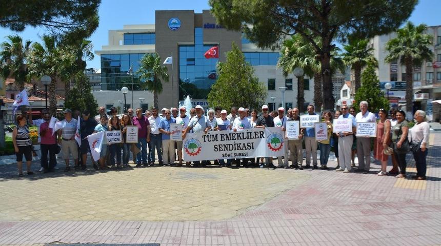 S&ouml;ke&rsquo;de emeklilerden maaş ve zam tepkisi