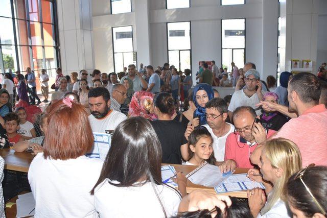 Aliağa Gençlik Merkezindeki yüzme kurslarına yoğun ilgi