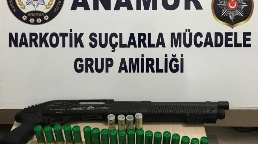 Güvenlik güçlerince aranan bir şahıs, Anamur’da yakalandı