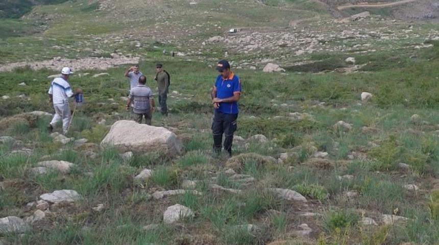 Dağdan yuvarlanan şahsı AFAD ekipleri kurtardı