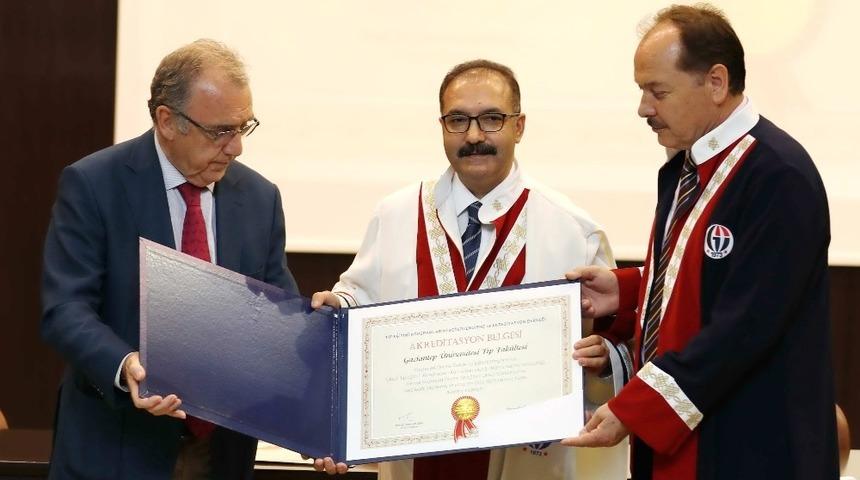 GA&Uuml;N Tıp Fak&uuml;ltesinde akreditasyon gururu