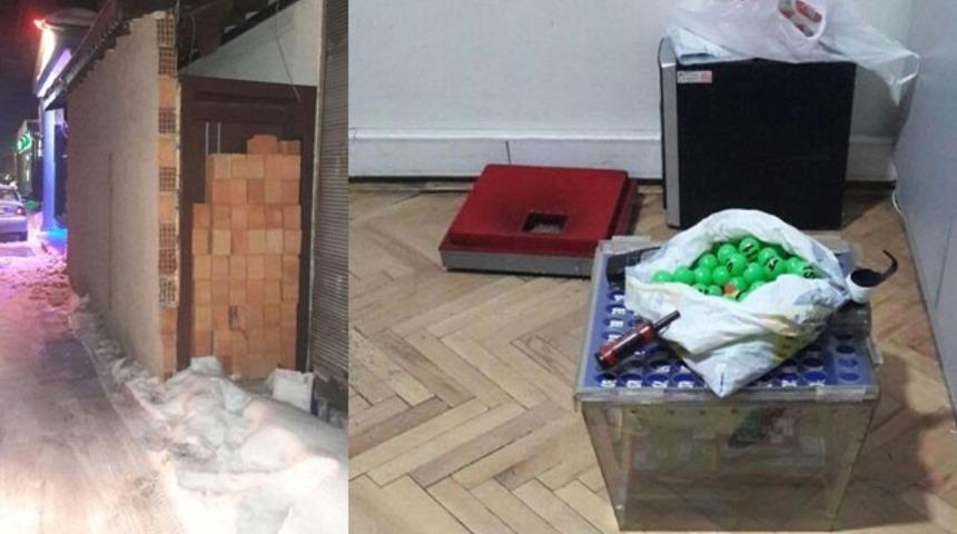 M&uuml;h&uuml;rlenen işyeri kapısına duvar &ouml;r&uuml;p, yeniden kumar oynatmışlar
