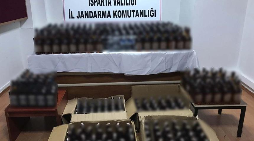 Isparta&rsquo;da piyasa s&uuml;r&uuml;lmek istenen 339 şişe ka&ccedil;ak i&ccedil;ki ele ge&ccedil;irildi
