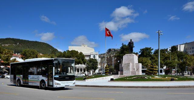 Belediye, öğrenci ile şoför esnafı arasında kaldı