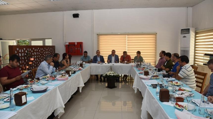 Vali Deniz Manisa&rsquo;nın tarım ve turizm ekonomisini basınla istişare etti