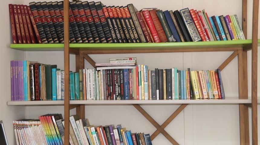 &Ccedil;&ouml;plerden topladıkları kitaplarla k&uuml;t&uuml;phane a&ccedil;tılar